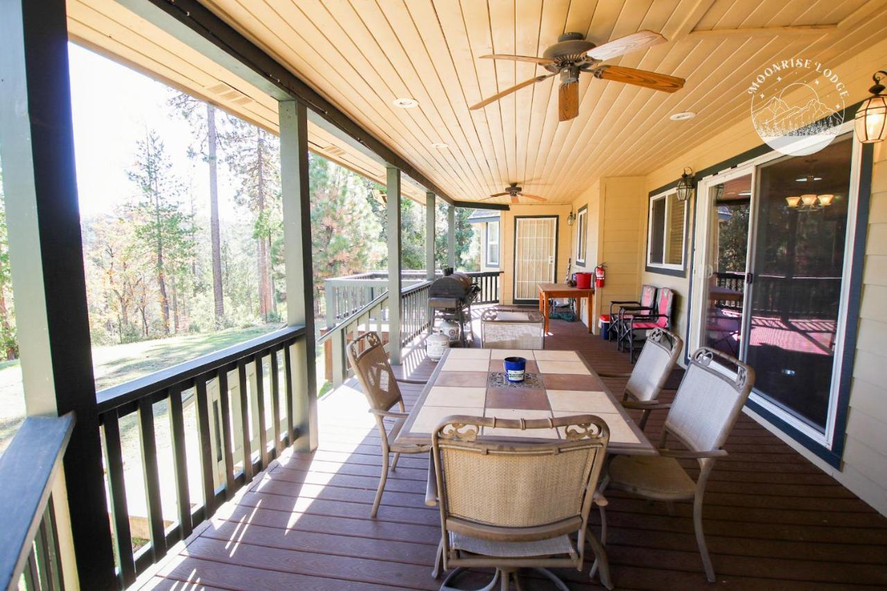 Moonrise Lodge - A Large Vacation Home In מריפוסה מראה חיצוני תמונה